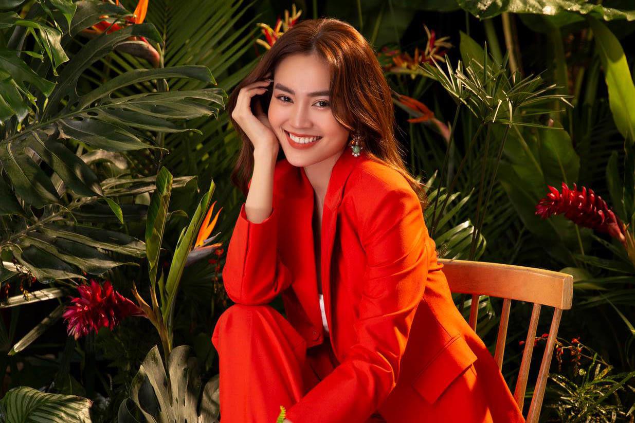 Ninh Dương Lan Ngọc, cô gái chân quê ngày nào giờ đã thành ‘ngọc nữ vạn người mê'