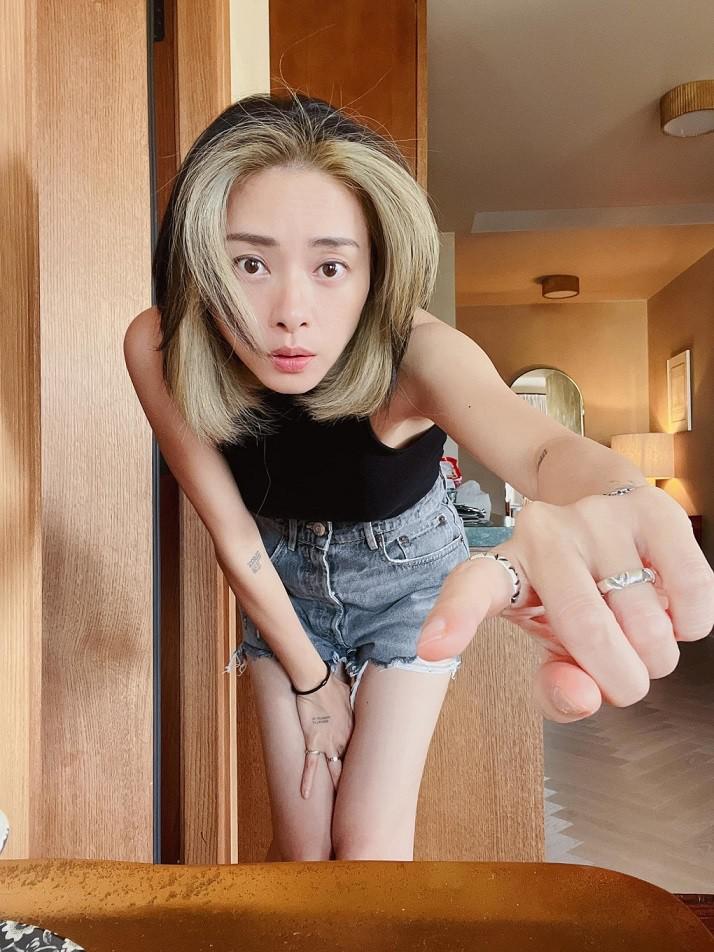 Thay đổi phong cách, Ngô Thanh Vân trẻ đẹp hơn sau đám cưới