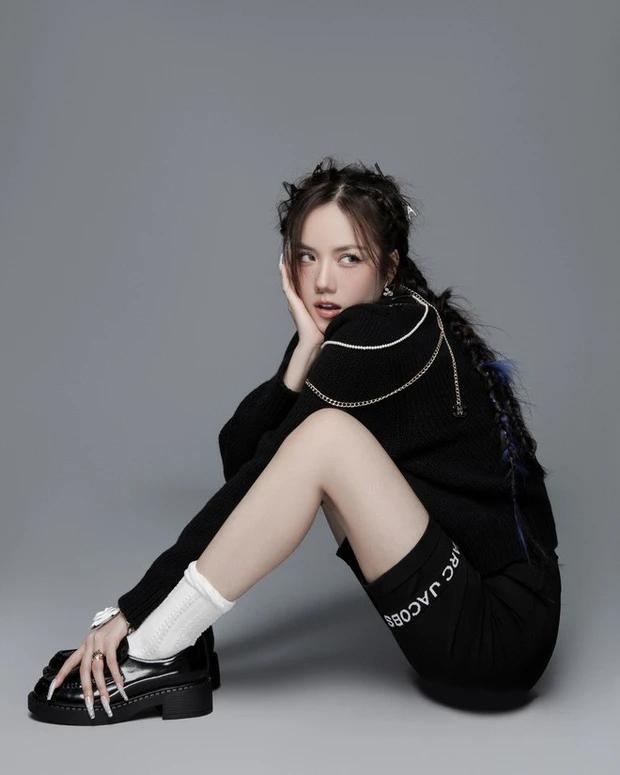 Phương Ly xuất hiện cực ngầu trên billboard quảng trường Thời Đại New York