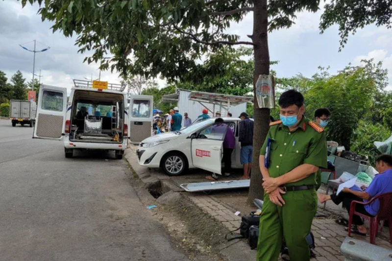 Điều tra nguyên nhân tài xế taxi chết trong xe ở Long An