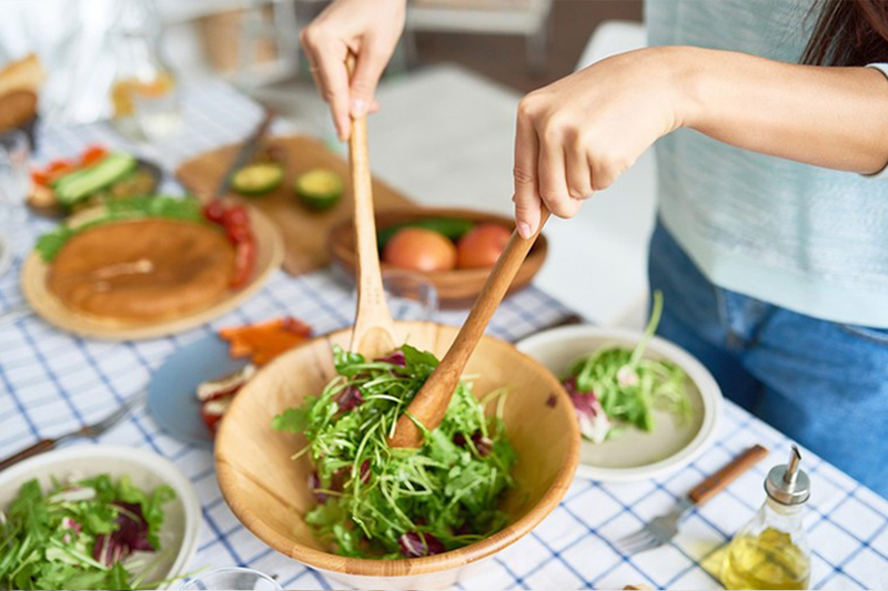 Lười nấu ăn, thường xuyên ăn ngoài, chàng trai sốc khi biết ung thư ruột “ghé thăm”