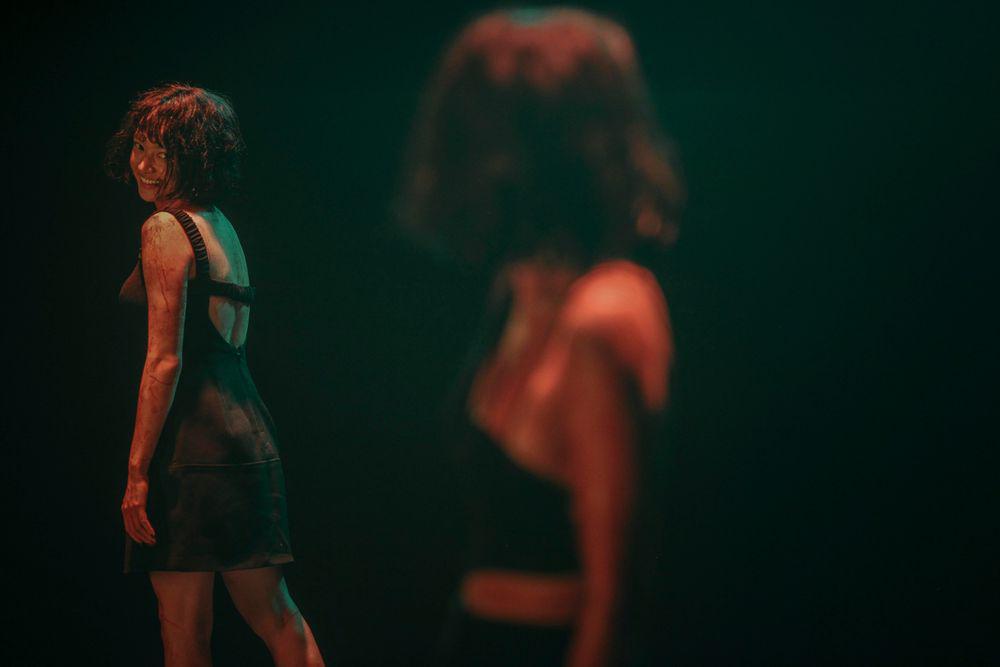 Ninh Dương Lan Ngọc và Kaity Nguyễn vật lộn giữa căn phòng kính và cái kết gây hoang mang