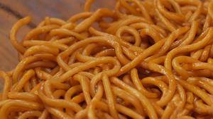 Bật mí cách làm mì xào Thượng Hải Chow Mein chuẩn vị Hương Cảng