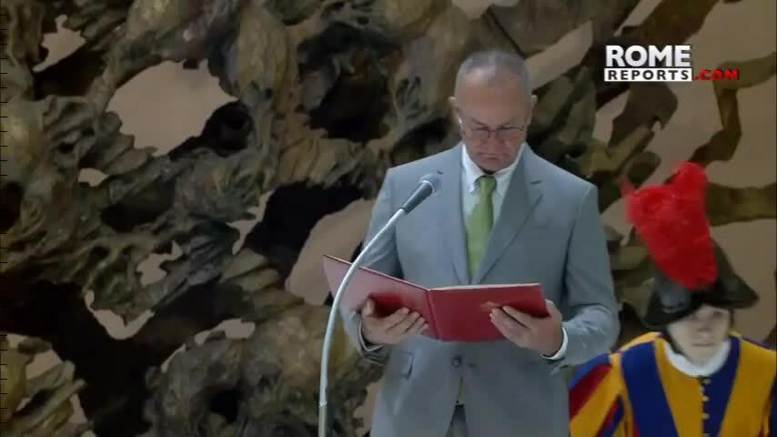 Cận vệ ngất giữa bài phát biểu của Giáo hoàng