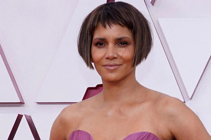 Halle Berry - 'Bond Girl' sexy trên thảm đỏ