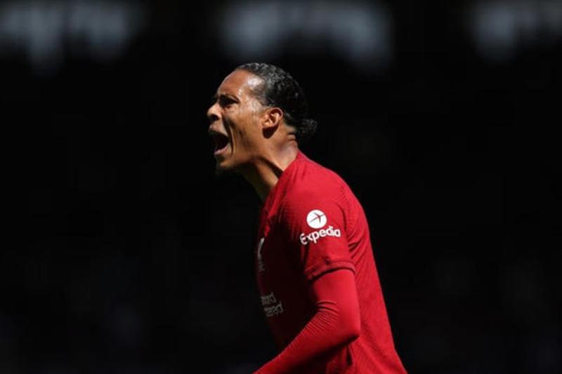 Van Dijk thận trọng trước đại chiến với United