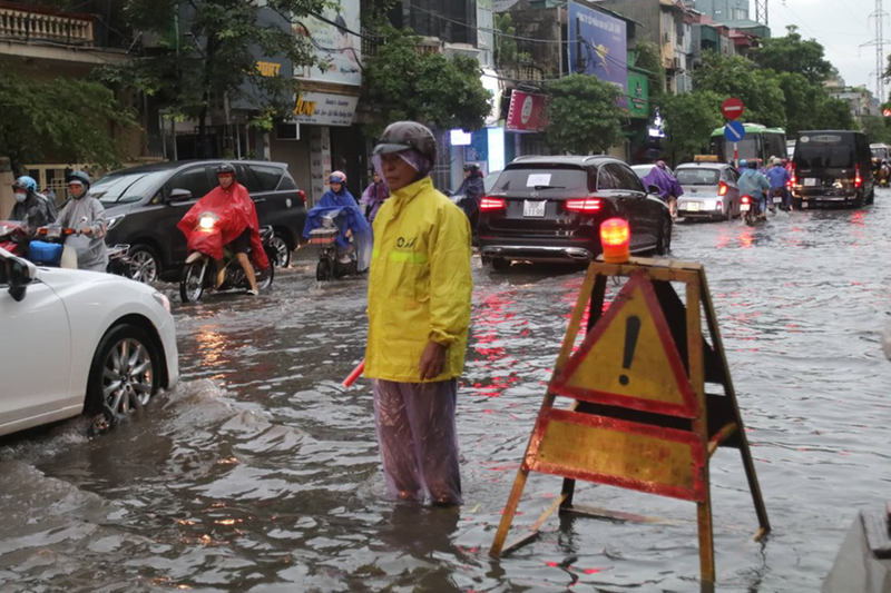 Hà Nội mưa to là ngập, Công ty thoát nước được đề nghị tặng huân chương