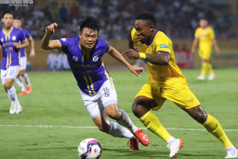 HLV Huy Hoàng: 'SLNA đặt mục tiêu top 3 V-League 2022'