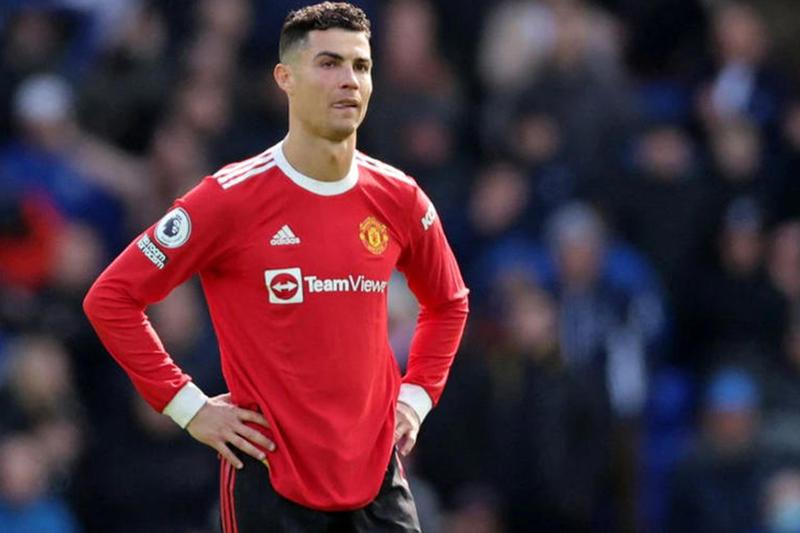 Mẹ cậu bé tự kỷ dọa kiện Ronaldo