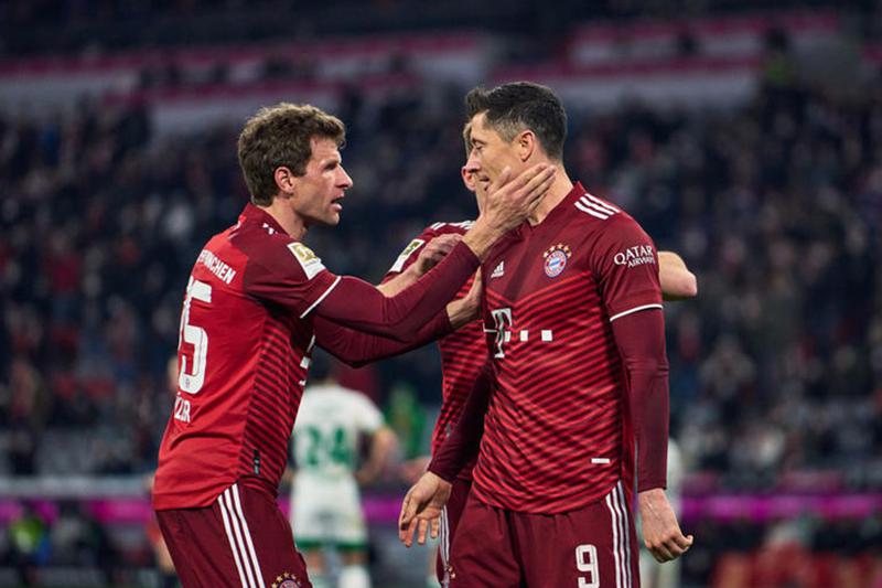 Muller thách thức Lewandowski