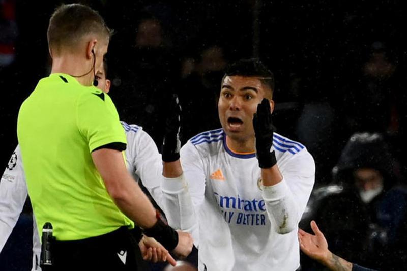 Casemiro luôn tìm hiểu trước về trọng tài