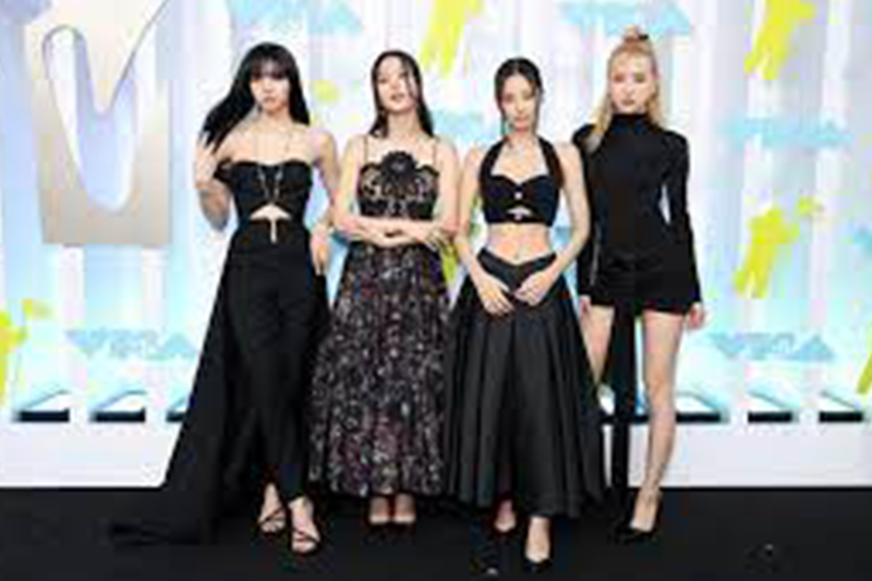 Thảm đỏ khủng nhất Hollywood hôm nay: BLACKPINK khoe dáng cực chất chiếm trọn "spotlight" giữa dàn sao đình đám