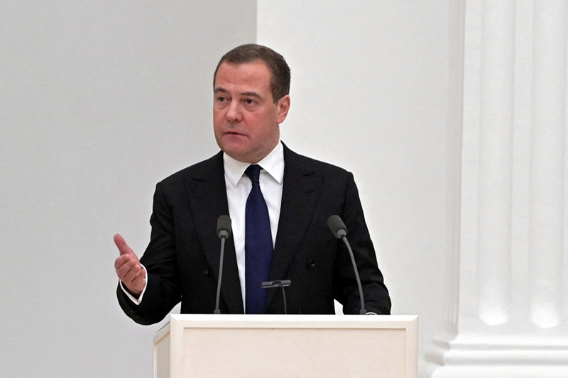 Cựu Tổng thống Nga Medvedev đưa ra cảnh báo đen tối về giá khí đốt