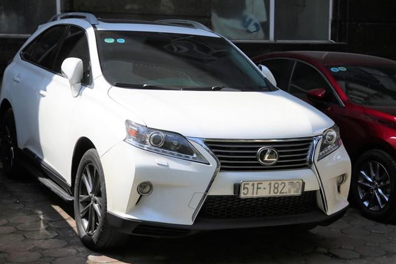 Lexus RX350 mang biển giả TP.HCM bị bắt ở Hà Nội